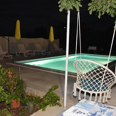 Kutija With Heated Pool Sveti Filip i Jakov