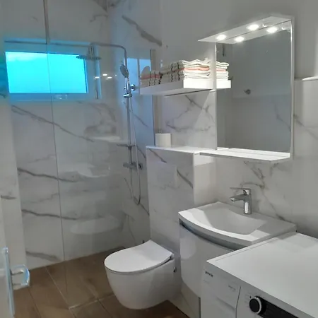 Apartment Kutija *