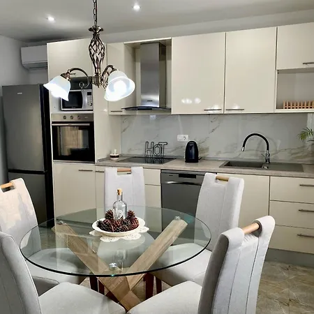 Apartment Kutija *