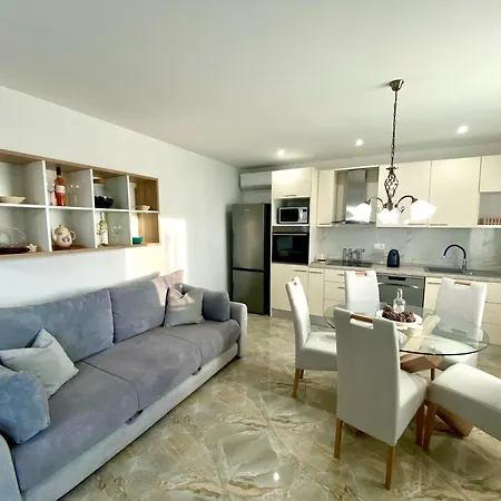Διαμέρισμα Kutija With Heated Pool *