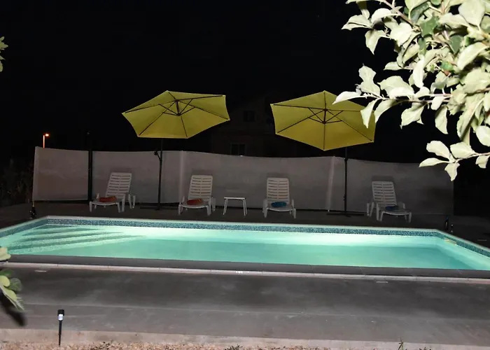 Lejlighed Kutija With Heated Pool
