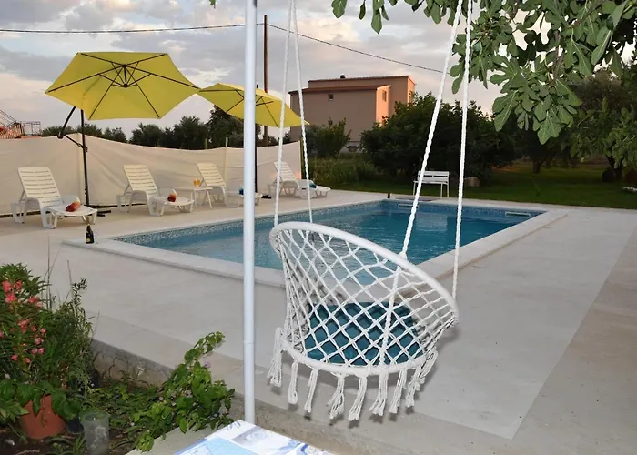 Kutija With Heated Pool * Sveti Filip i Jakov