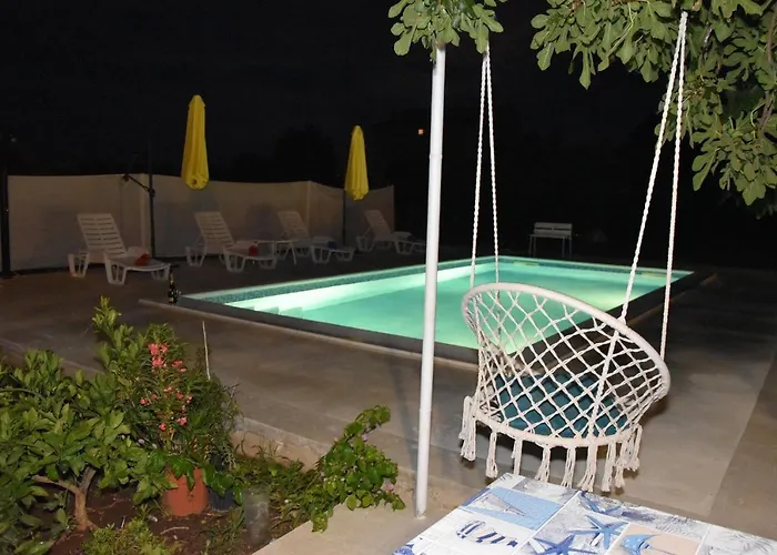 Kutija With Heated Pool Sveti Filip i Jakov