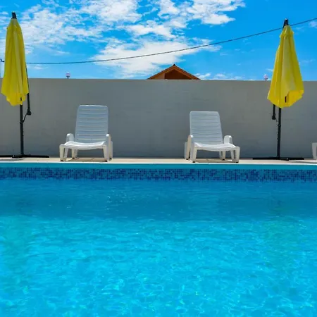Apartamento Kutija With Heated Pool *
