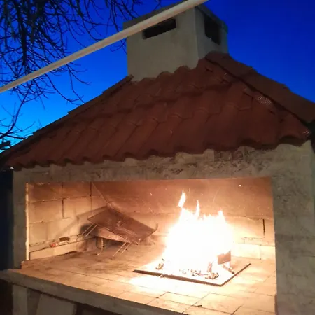 Kutija With Heated Pool Lejlighed *