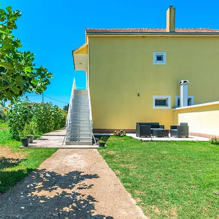 Kutija With Heated Pool Apartamento *