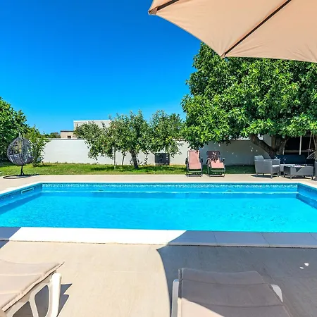 Apartamento Kutija With Heated Pool Sveti Filip i Jakov