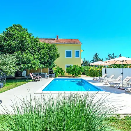Kutija With Heated Pool Appartement *