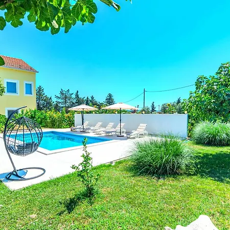 Apartamento Kutija With Heated Pool Sveti Filip i Jakov