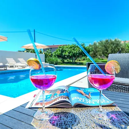 Apartamento Kutija With Heated Pool *