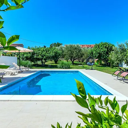 Kutija With Heated Pool * Sveti Filip i Jakov