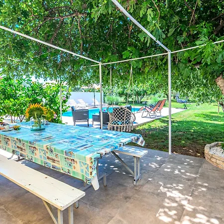 Apartamento Kutija With Heated Pool Sveti Filip i Jakov