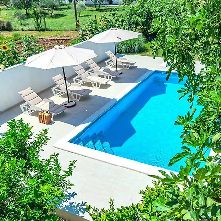 Apartamento Kutija With Heated Pool *