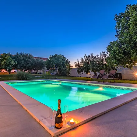 Apartamento Kutija With Heated Pool *