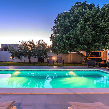 Apartamento Kutija With Heated Pool *