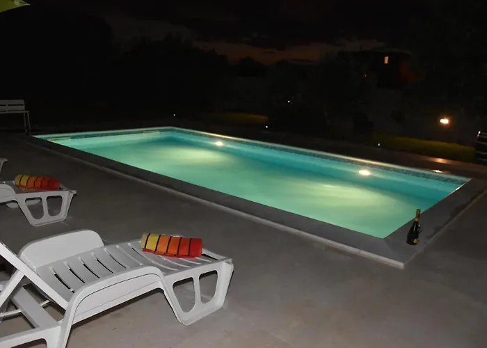 Kutija With Heated Pool Apartament *
